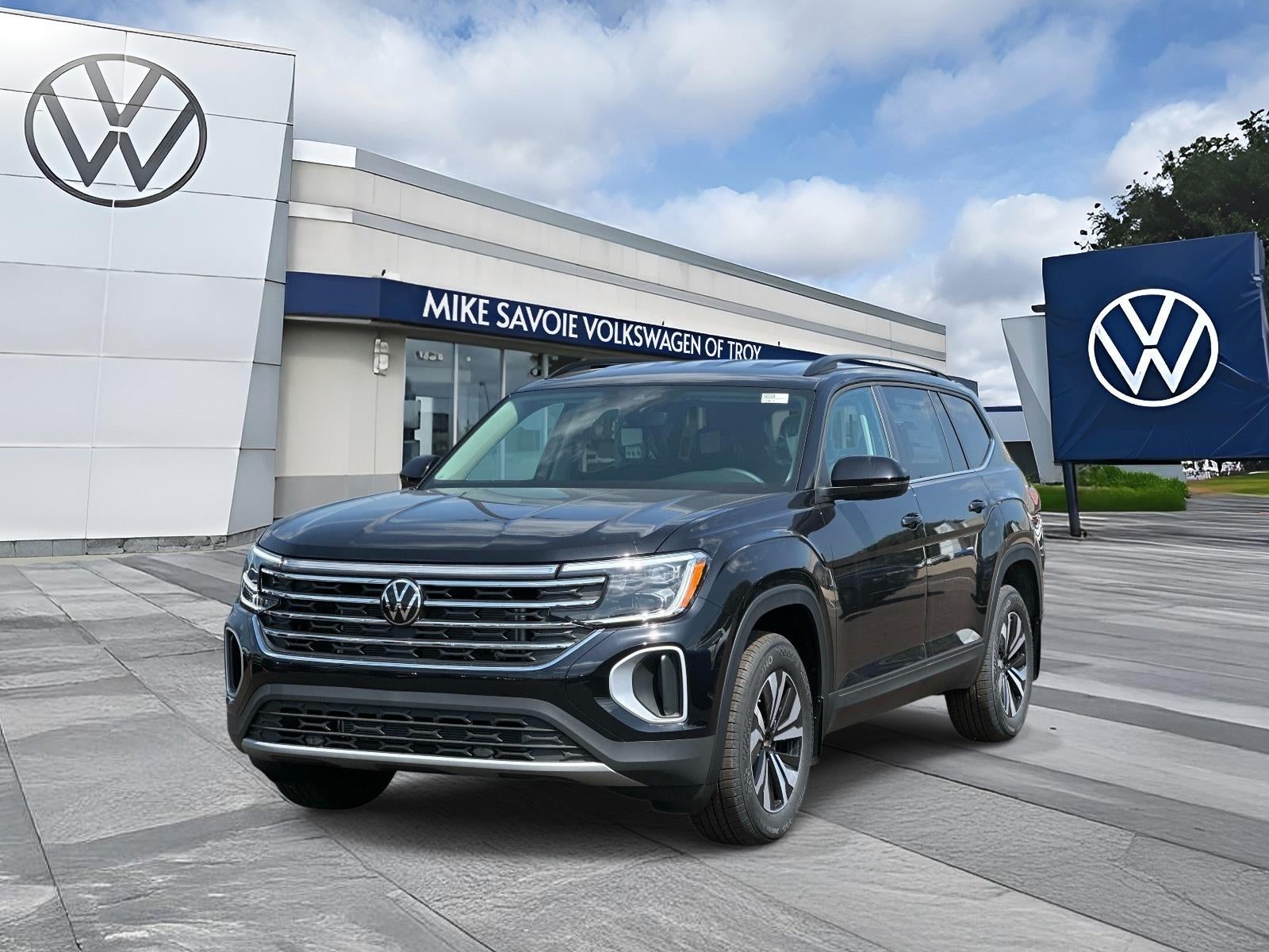 2026 Volkswagen Atlas 2.0T SE 4MOTION in Deep Black Pearl — front three-quarter view