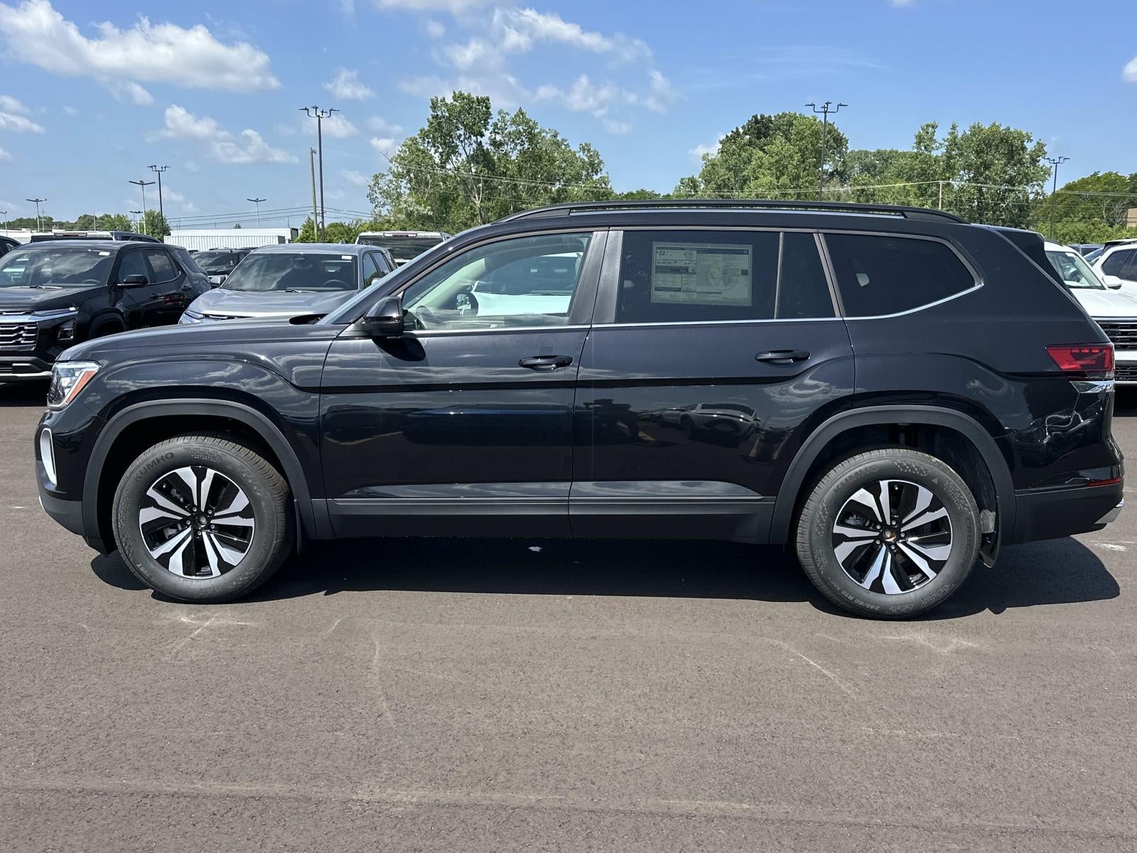 2026 Volkswagen Atlas — side profile view